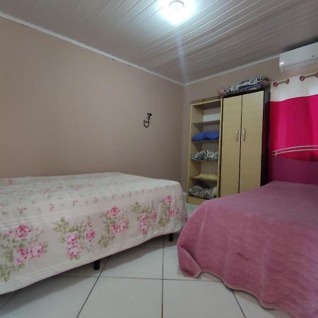 Casa a apenas 7 quadra da Praia da cal com ar e 2 dorm por Imóveis Alex Amaro Torres Exterior foto